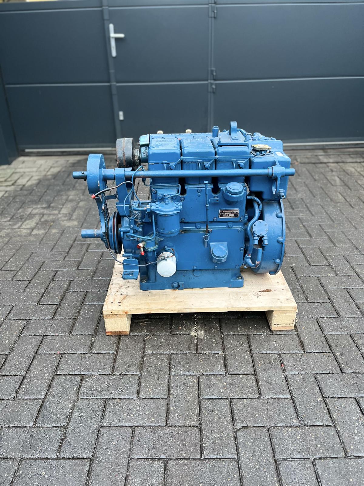 Lister 30hp STW3 marine engine with reversing gear (keel cooling) - Image 8