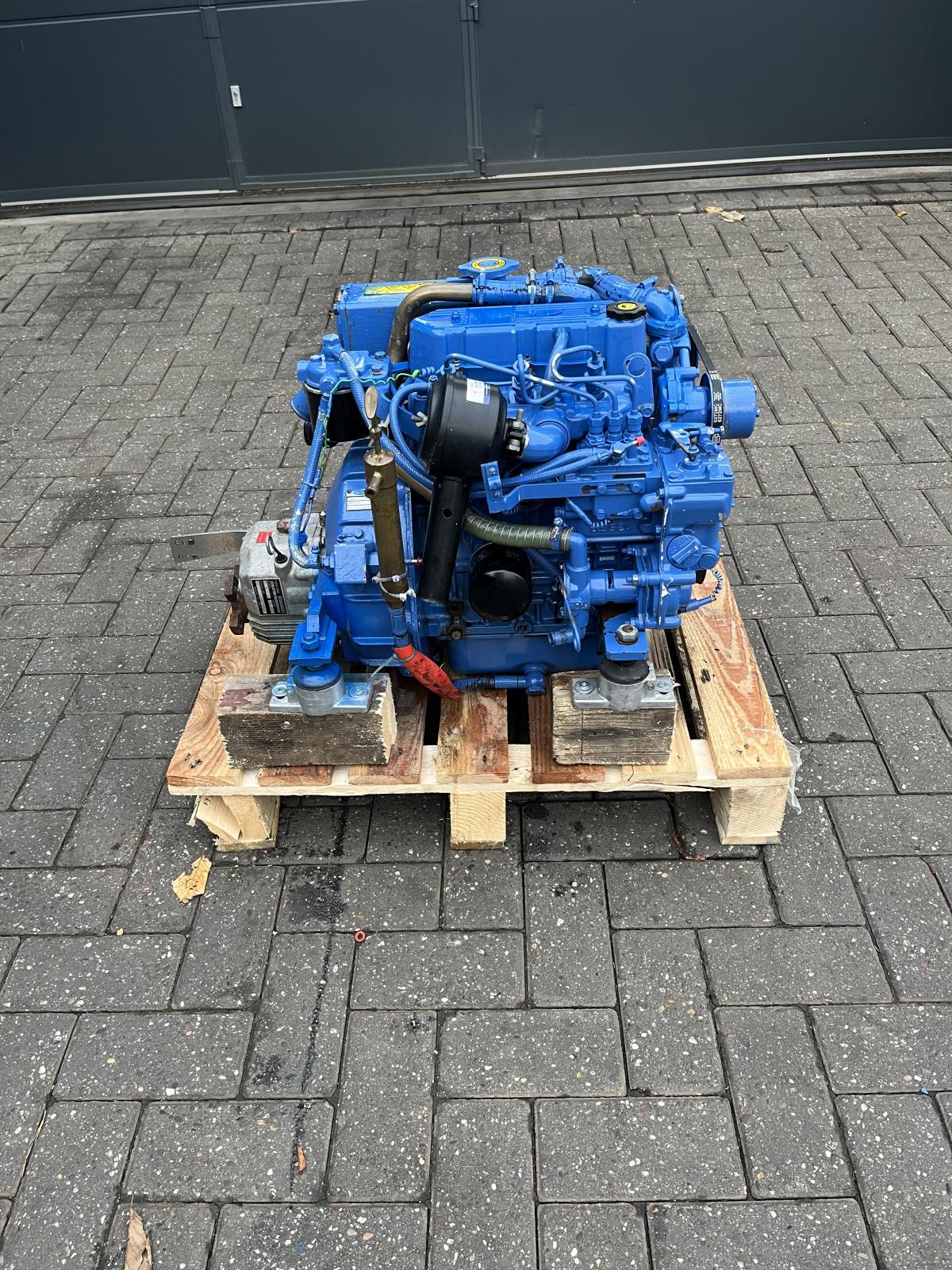 Sole Mini 26 – 25hp marine engine with gearbox