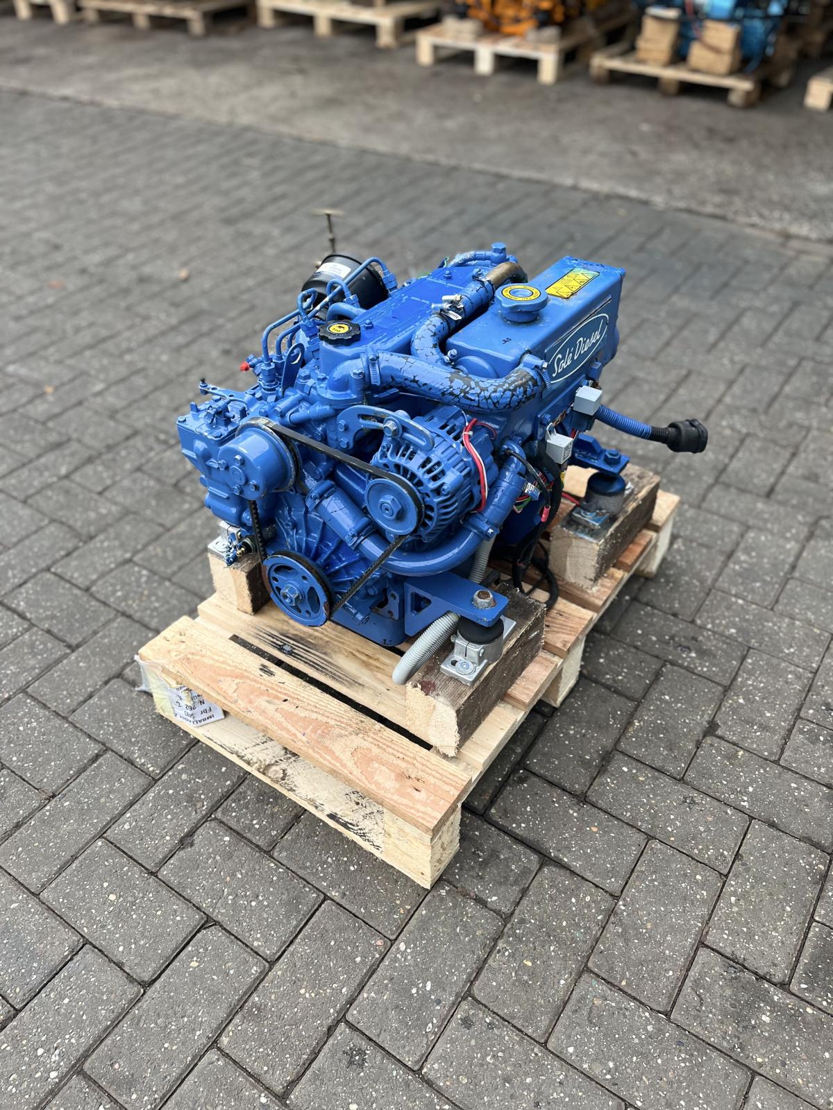 Sole Mini 26 – 25hp marine engine with gearbox - Image 6