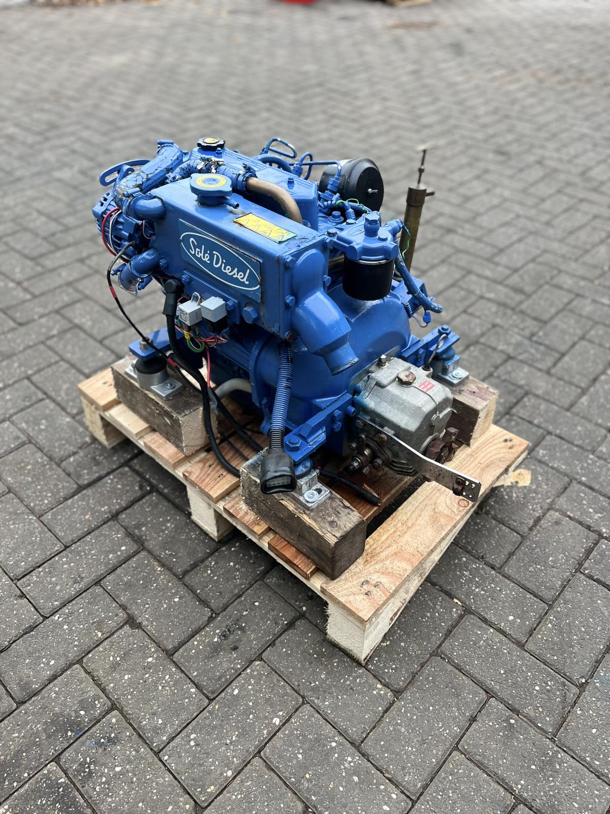 Sole Mini 26 – 25hp marine engine with gearbox - Image 2