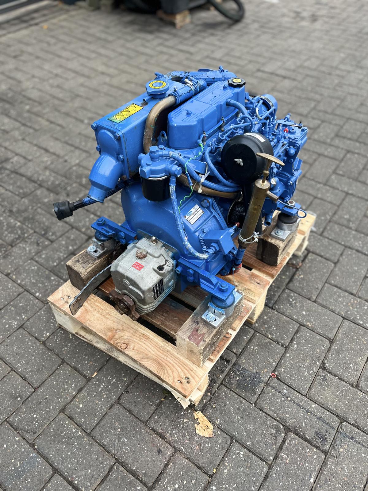 Sole Mini 26 – 25hp marine engine with gearbox - Image 3