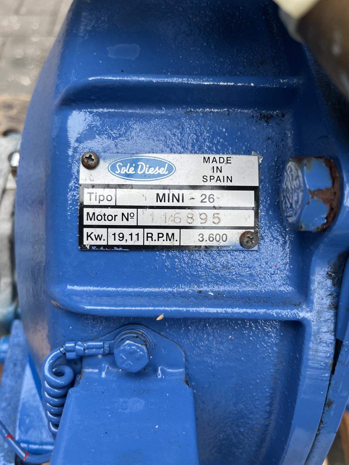 Sole Mini 26 – 25hp marine engine with gearbox - Image 4