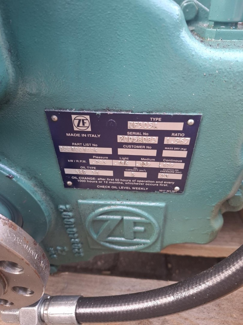 Volvo Penta D9-500 marine engine with gearbox - Image 25