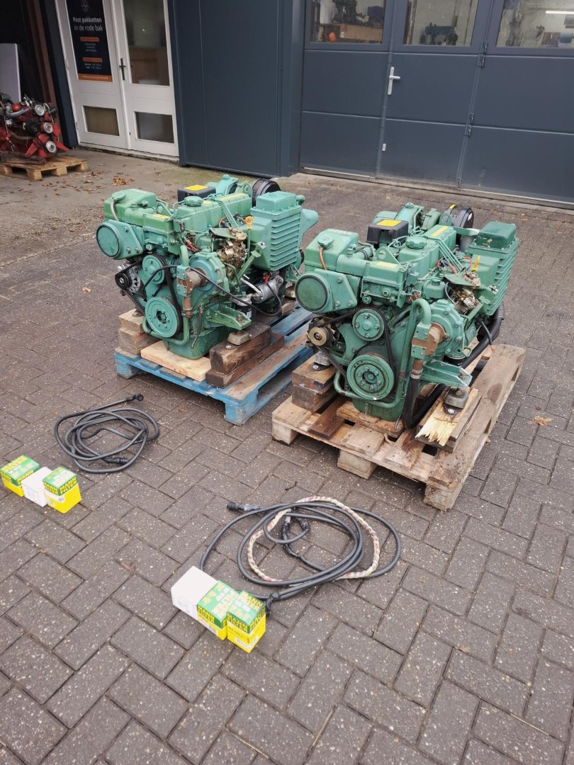 set of Volvo Penta TAMD31A 130hp Marine engine Heat exchanger - Image 9