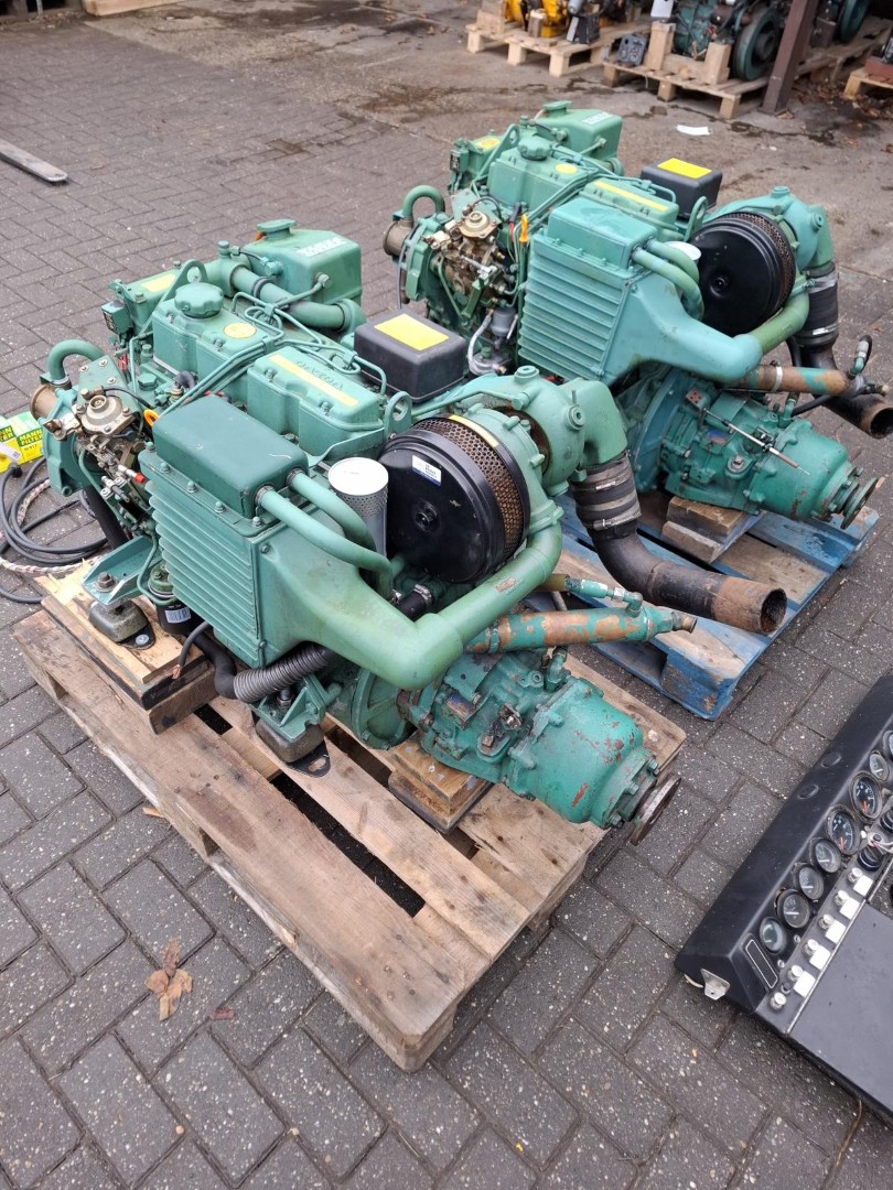 set of Volvo Penta TAMD31A 130hp Marine engine Heat exchanger - Image 12
