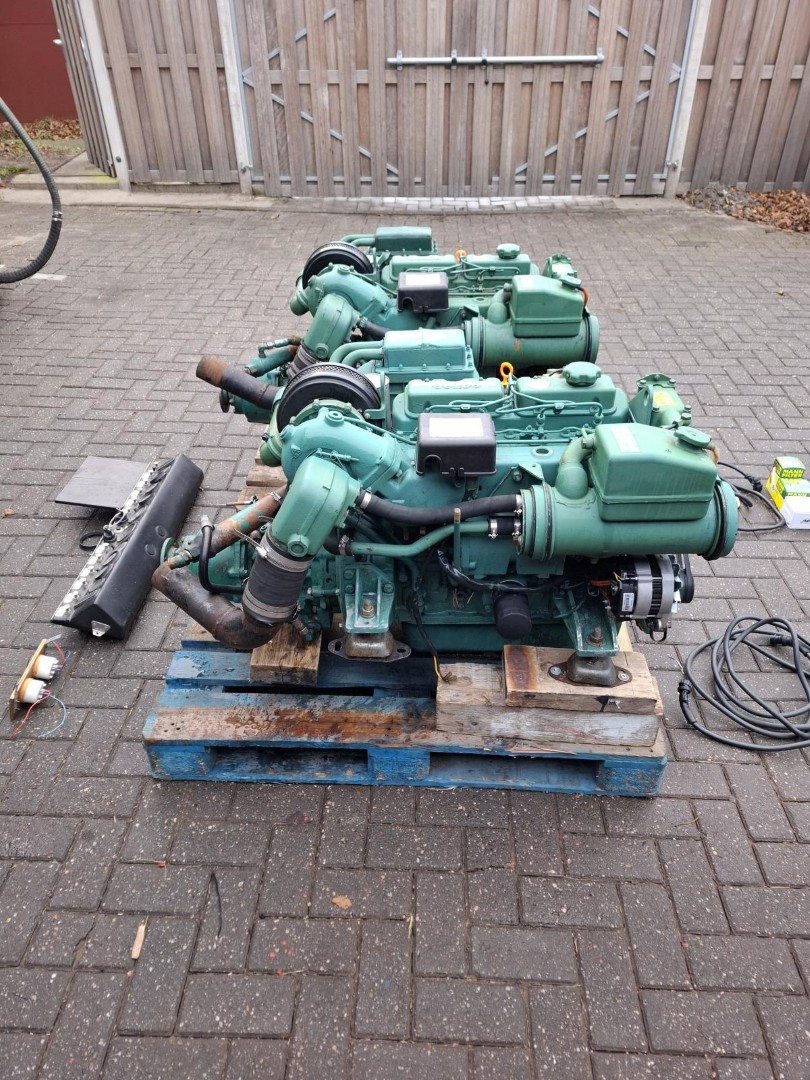 set of Volvo Penta TAMD31A 130hp Marine engine Heat exchanger