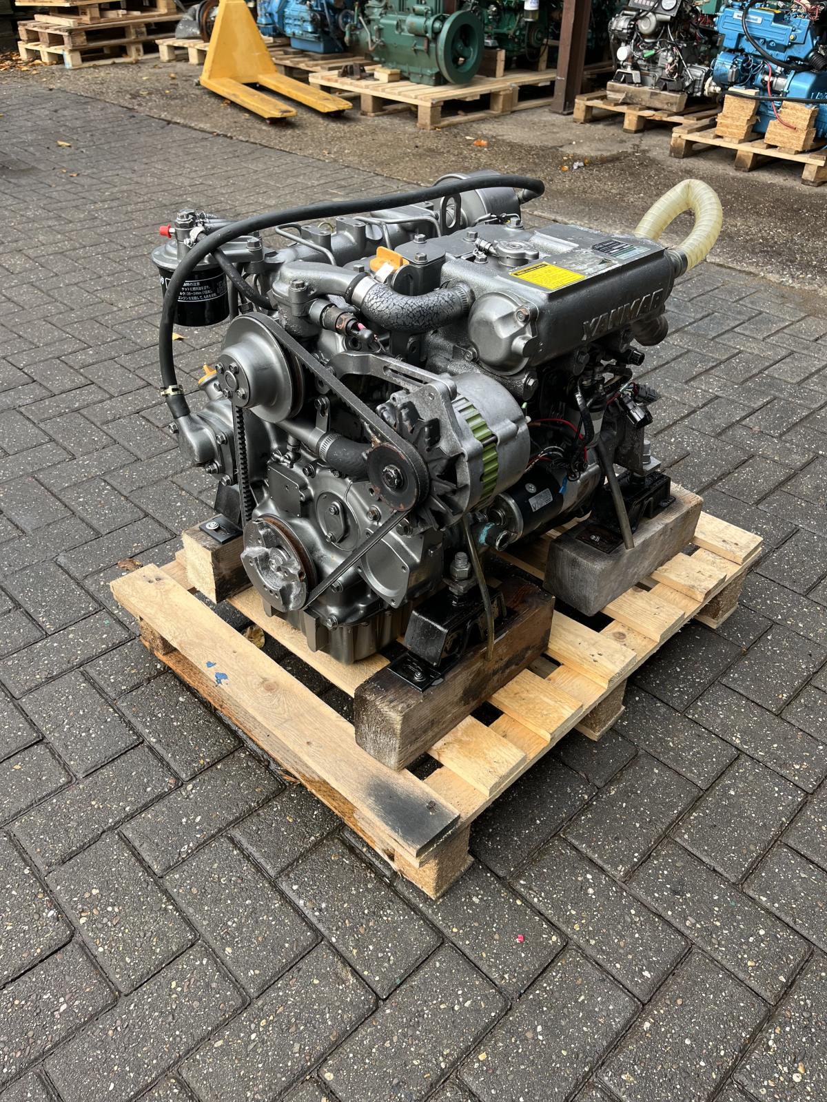 Yanmar 3JH2E 38 hp marine engine complete with gearbox and dashboard - Image 7