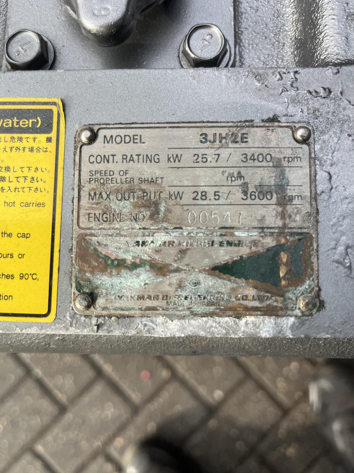 Yanmar 3JH2E 38 hp marine engine complete with gearbox and dashboard - Image 8