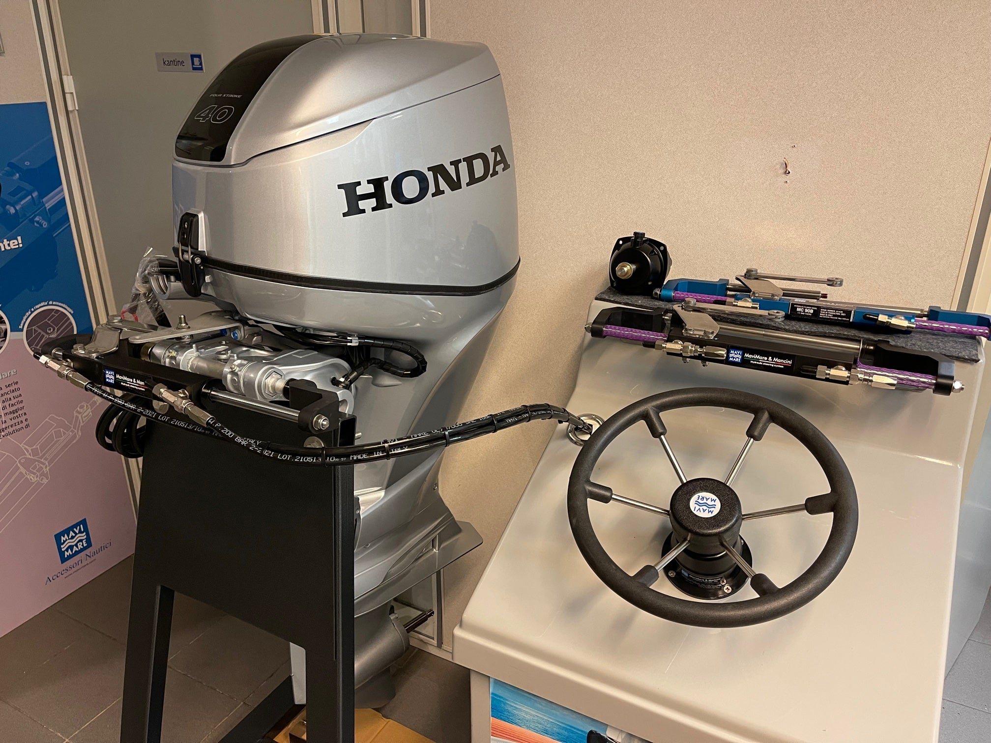 Honda 60 HP long shaft BF60 LRTU (including remote control, gauges and propeller) - Image 2