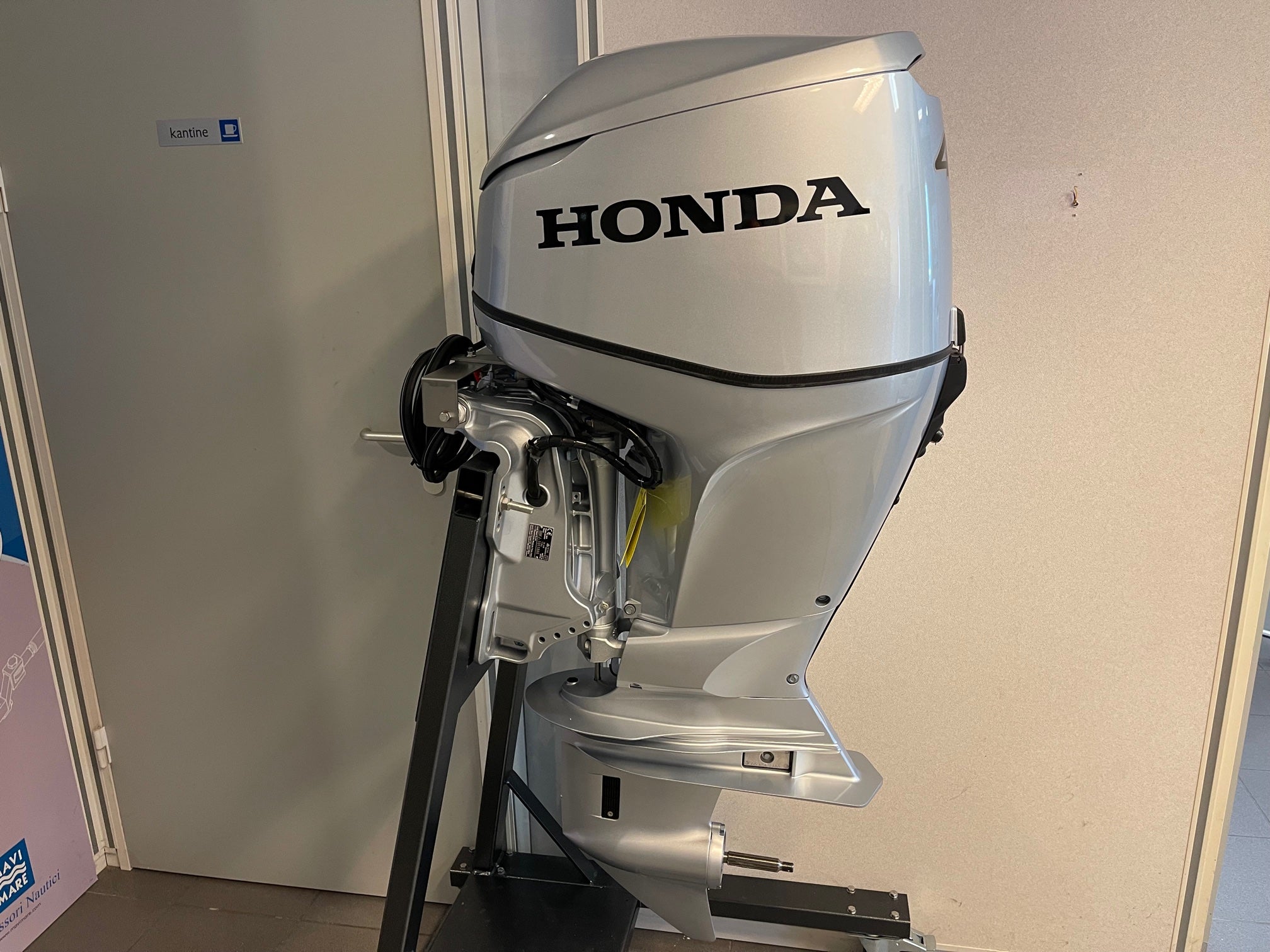 Honda 60 HP long shaft BF60 LRTU (including remote control, gauges and propeller) - Image 3