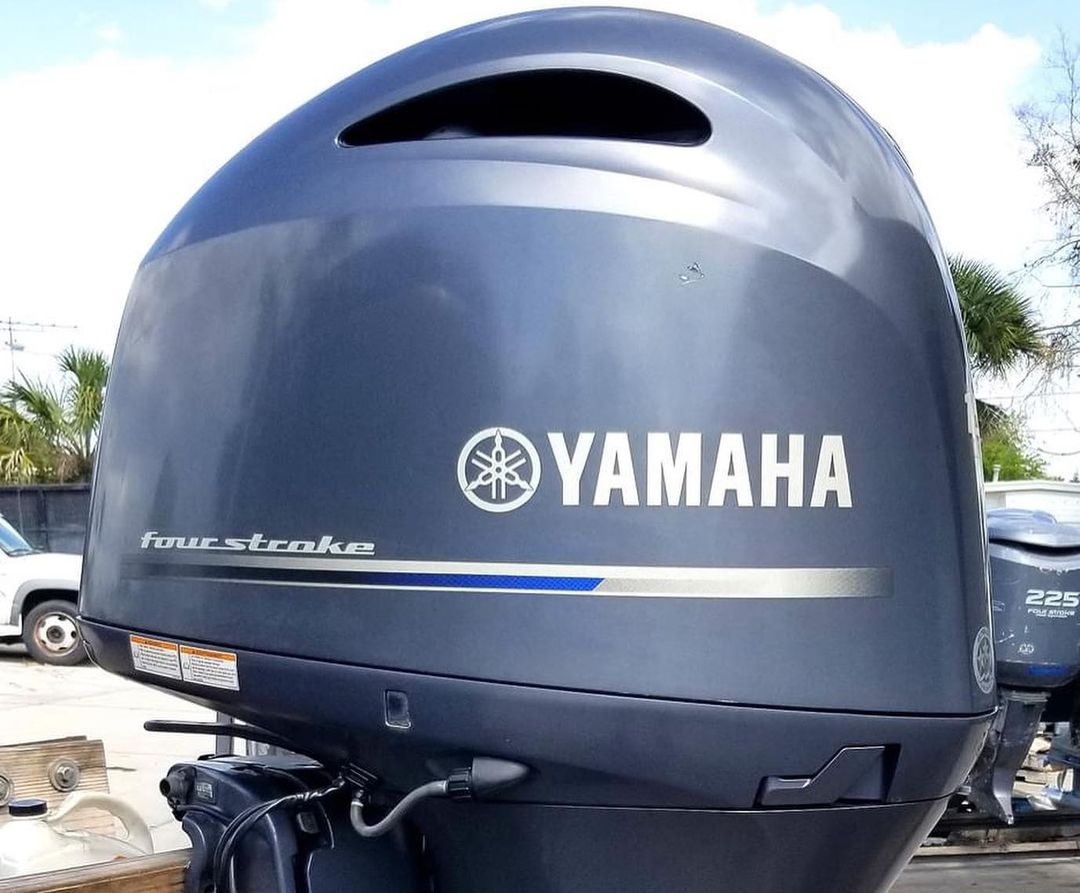 2017 Yamaha 150 HP 4-Stroke 20” Shaft Power Tilt And Trim Outboard Motor - Image 4