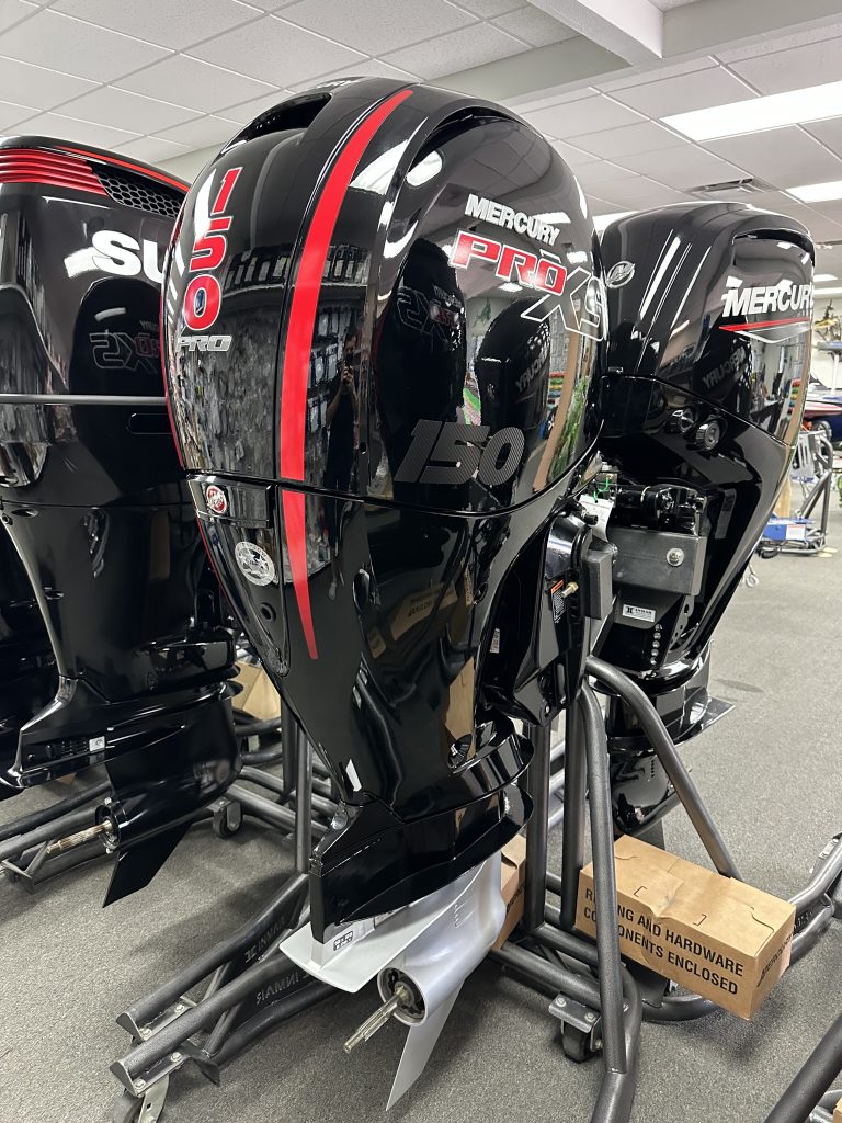 New- Mercury 150 HP 25″ Shaft 4- Stroke Pro XS - Image 4