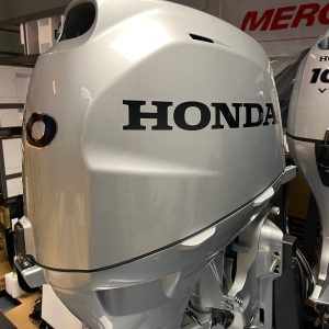 Honda 40 HP short shaft BF40 SRTU (including remote control, gauges and propeller)