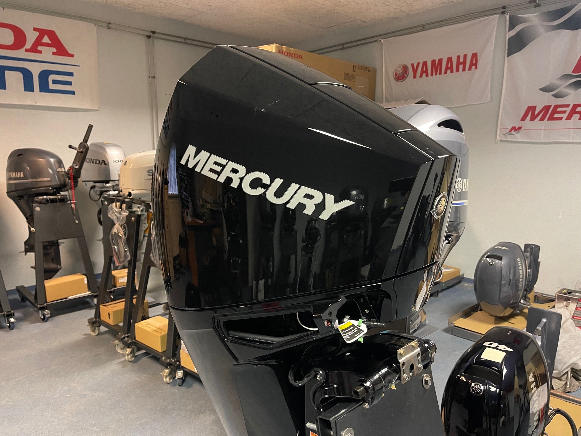 Mercury 225 HP extra long shaft F225 DS (including digital remote control, gauges and stainless steel propeller) - Image 4