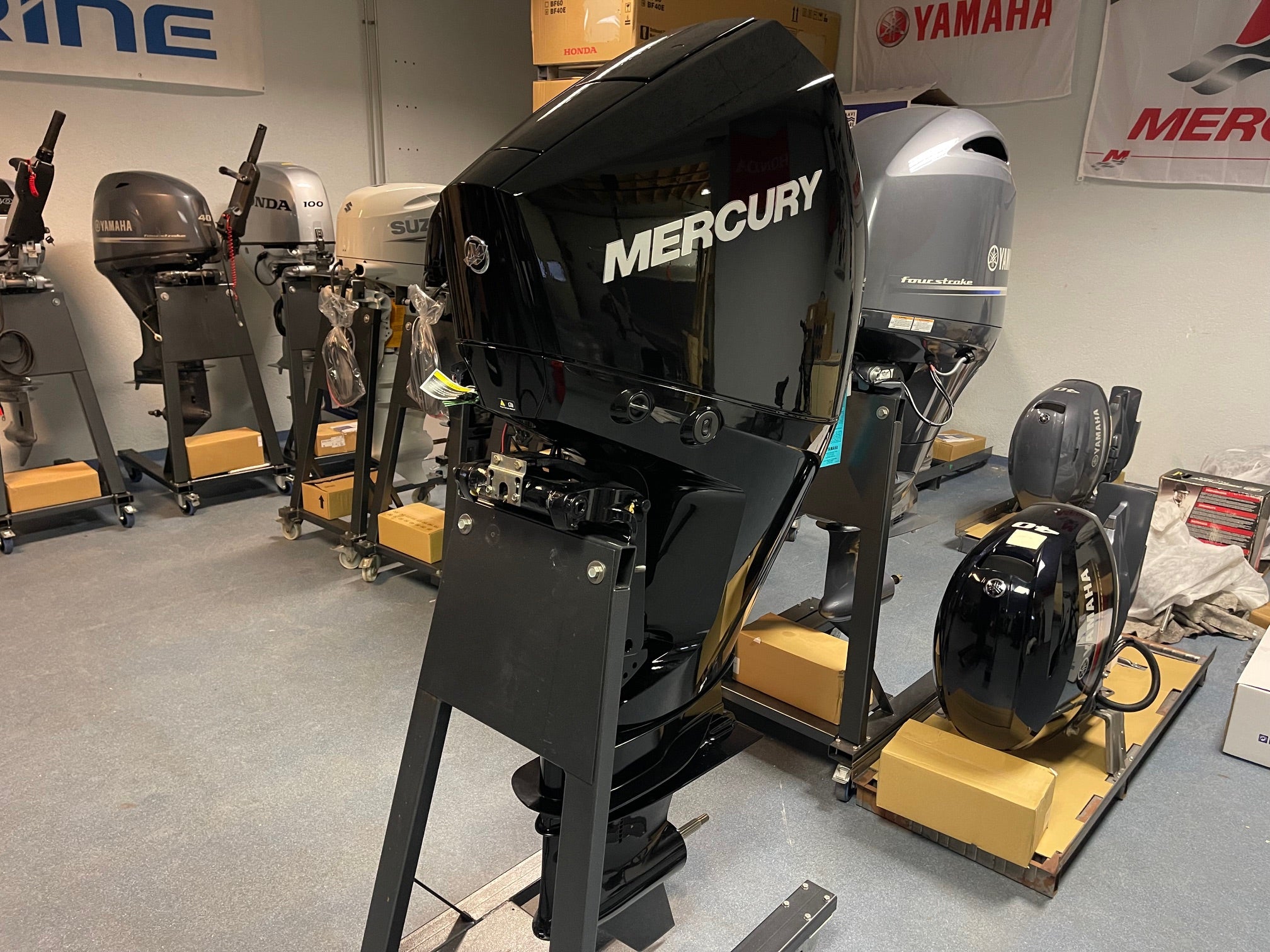 Mercury 225 HP extra long shaft F225 DS (including digital remote control, gauges and stainless steel propeller)
