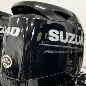 Suzuki 40 HP long tail DF40 ATL (includes remote control, gauges and propeller)