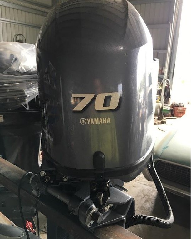 2015 Yamaha 70 hp 4-Stroke 25” Shaft Remote Steer Power Tilt & Trim Outboard Motor - Image 3