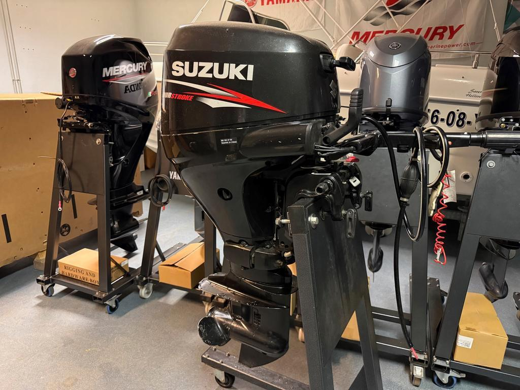 Suzuki 25 hp 4-stroke tiller-operated short shaft incl. 1-year warranty.