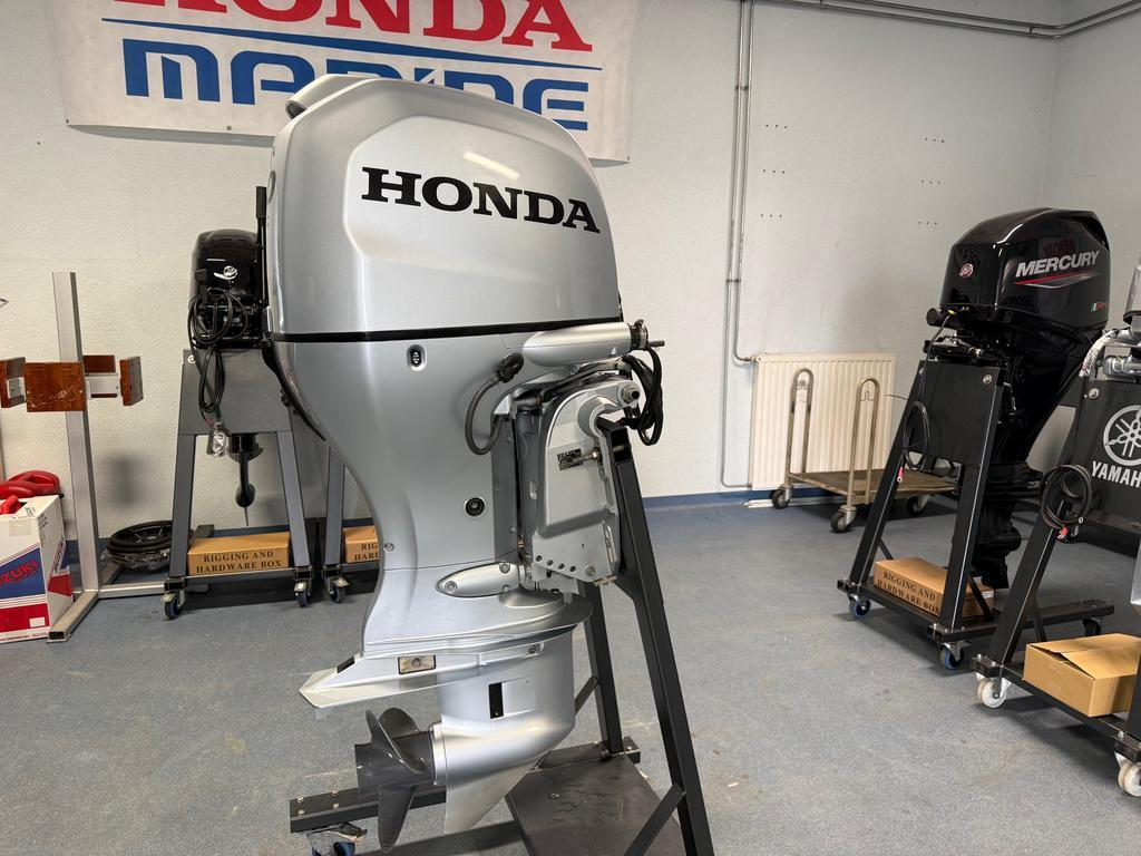Honda 100 hp long shaft with remote control. Year 2025. Warranty 2 years. - Image 2