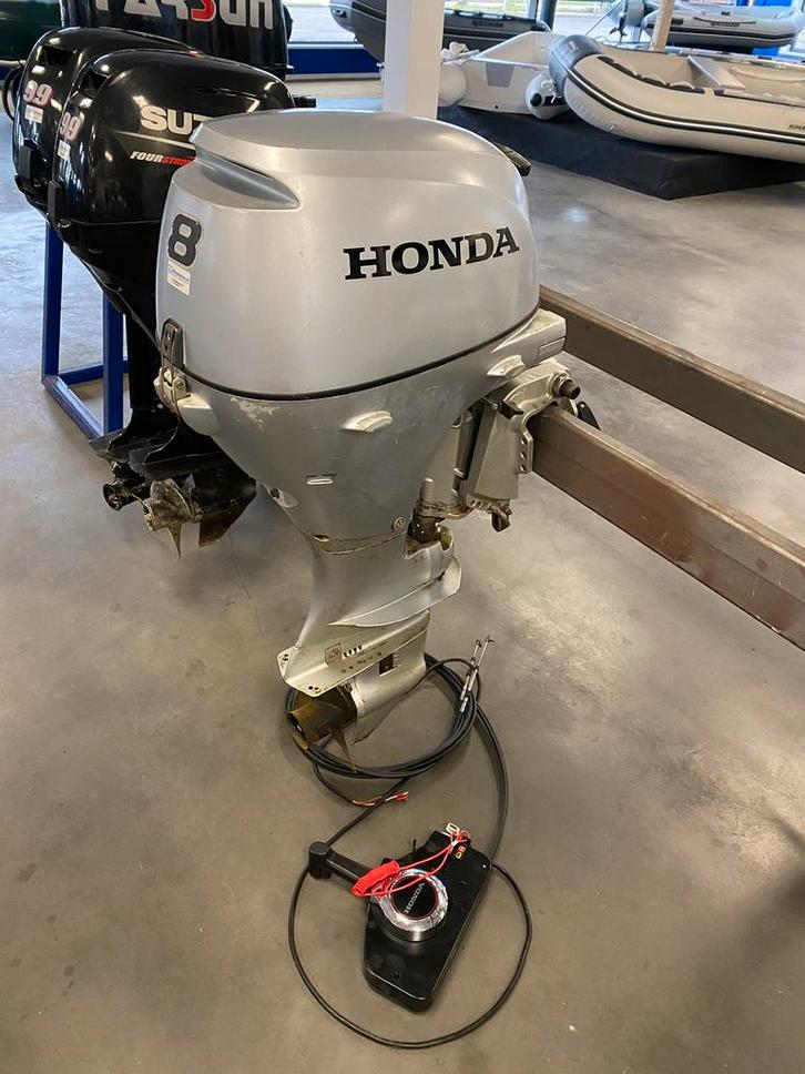 Honda 15 hp 4-stroke electric start (8 on cover) + warranty