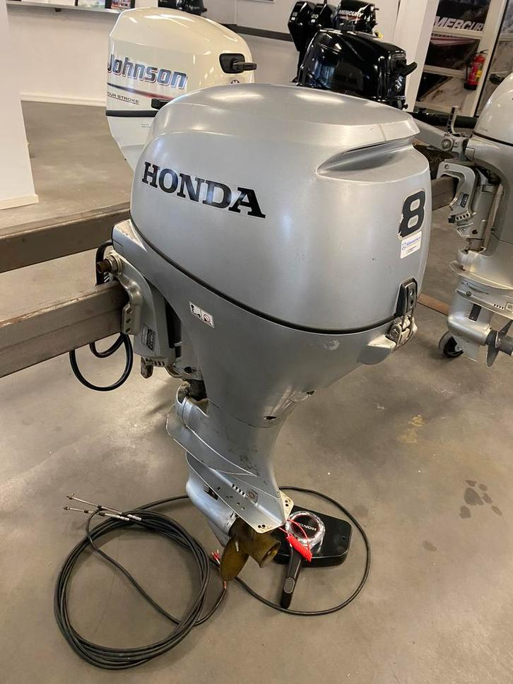 Honda 15 hp 4-stroke electric start (8 on cover) + warranty - Image 3