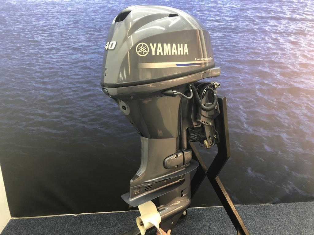 Yamaha 40 hp outboard motor | Powertrim “ - Image 2