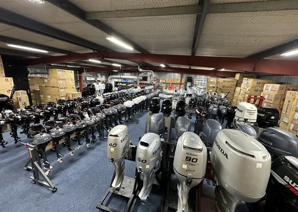 Yamaha 40 hp outboard motor | Powertrim “ - Image 3