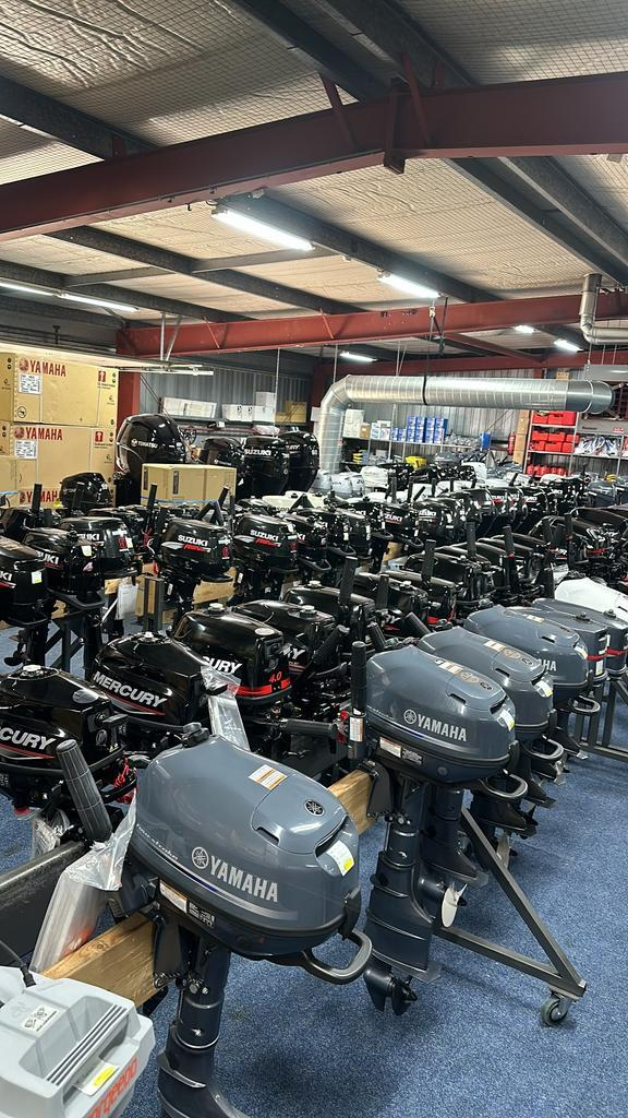 Yamaha 40 hp outboard motor | Powertrim “ - Image 4