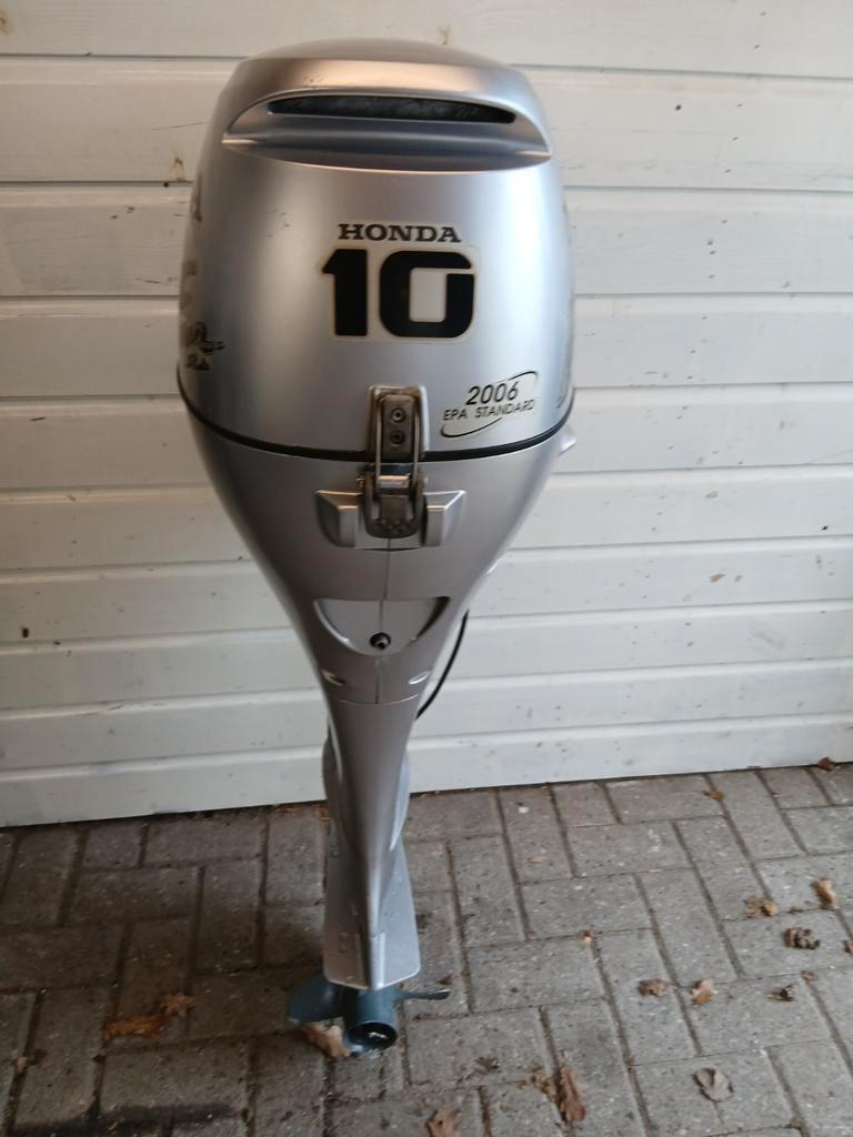 For sale Honda 10 hp 4-stroke long shaft with charging coil