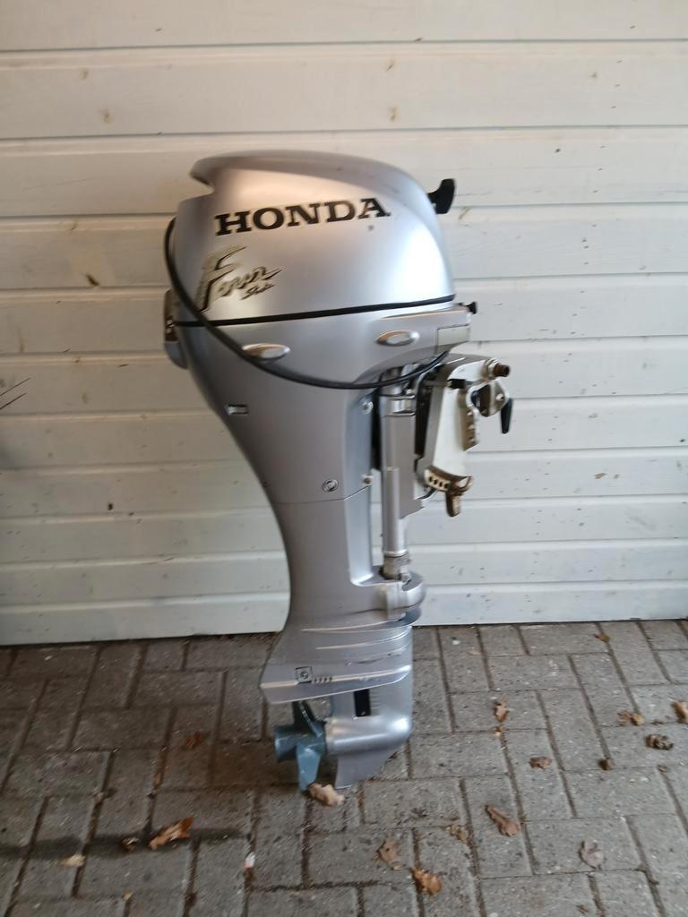 For sale Honda 10 hp 4-stroke long shaft with charging coil - Image 3