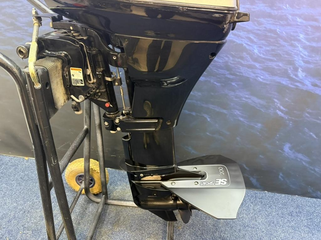 Mariner 15 hp outboard motor | Completely in like-new condition “ - Image 3