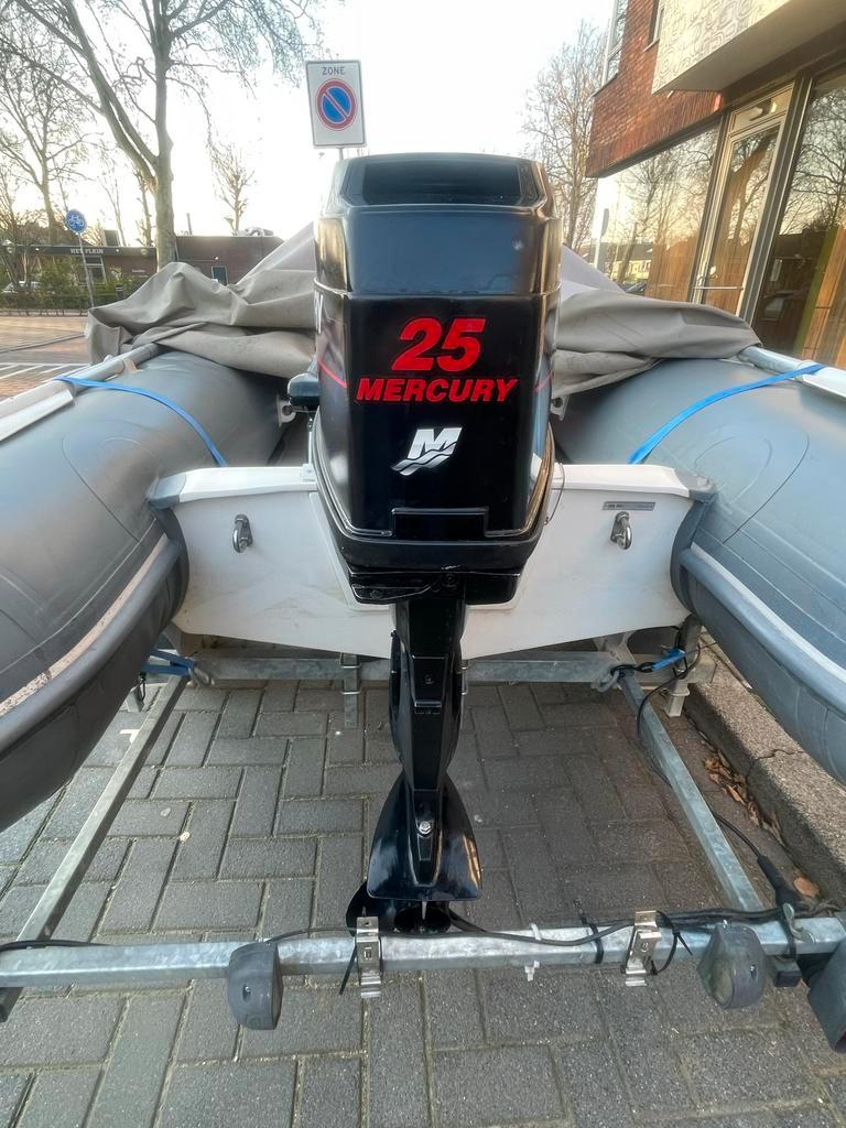Mercury 25 HP Outboard Motor - As good as new