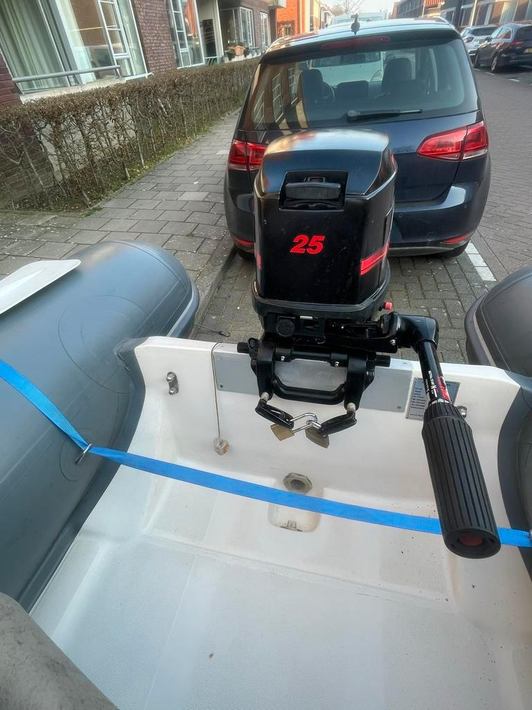 Mercury 25 HP Outboard Motor - As good as new - Image 2