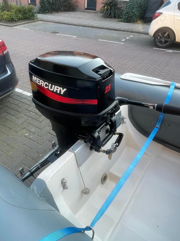 Mercury 25 HP Outboard Motor - As good as new - Image 3