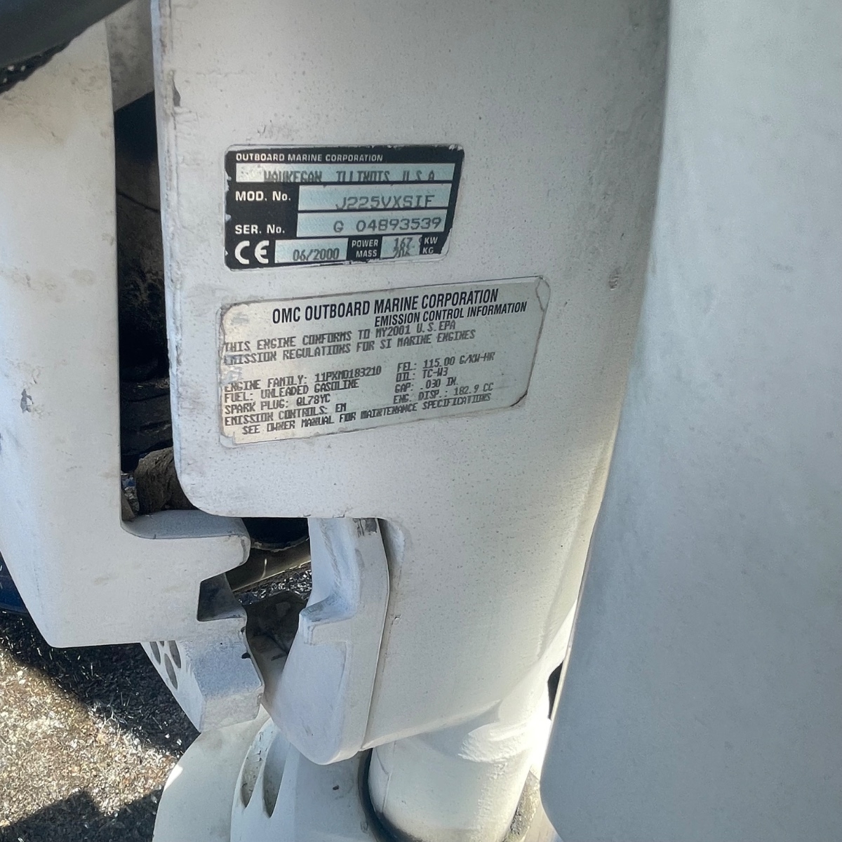 2001 Johnson OceanPro 225HP Outboard Motor - Image 3